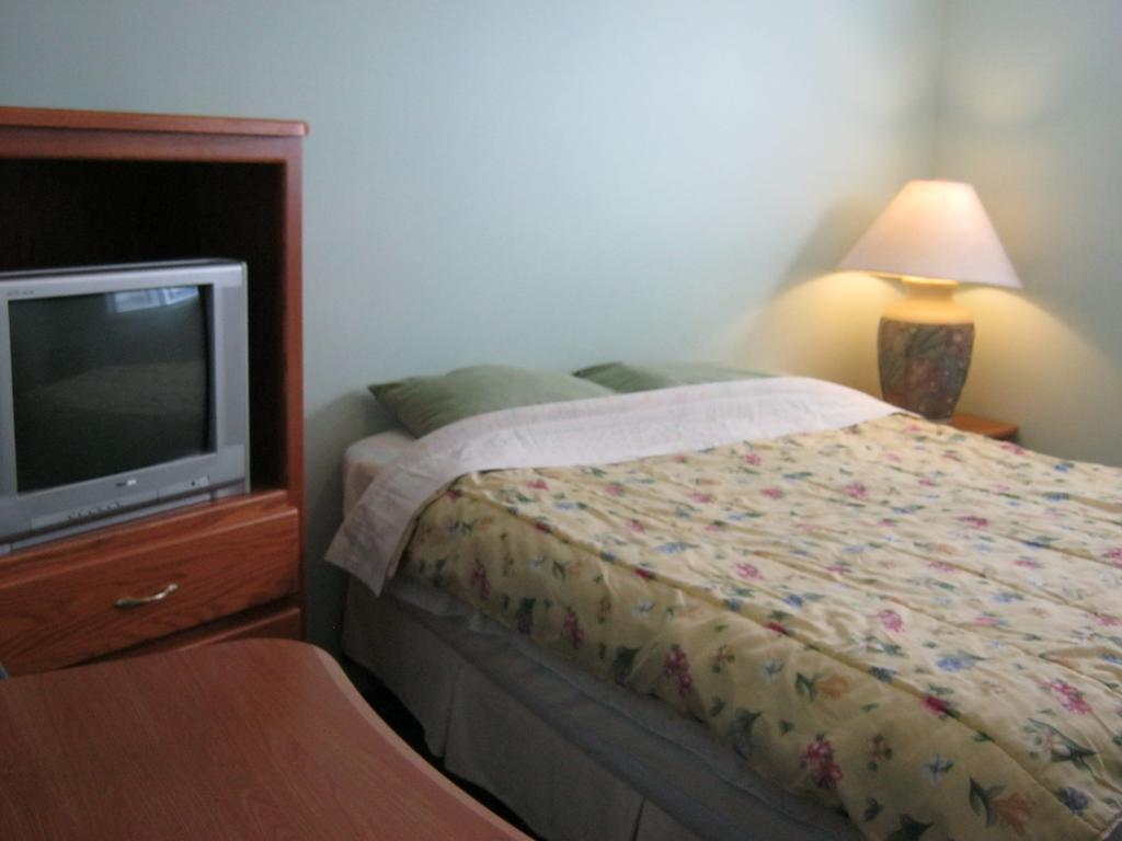 Kelowna Okanagan Lake Hostel Bagian luar foto