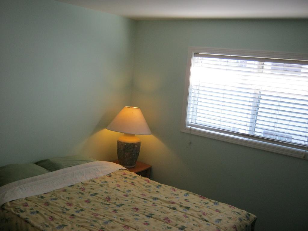 Kelowna Okanagan Lake Hostel Bagian luar foto