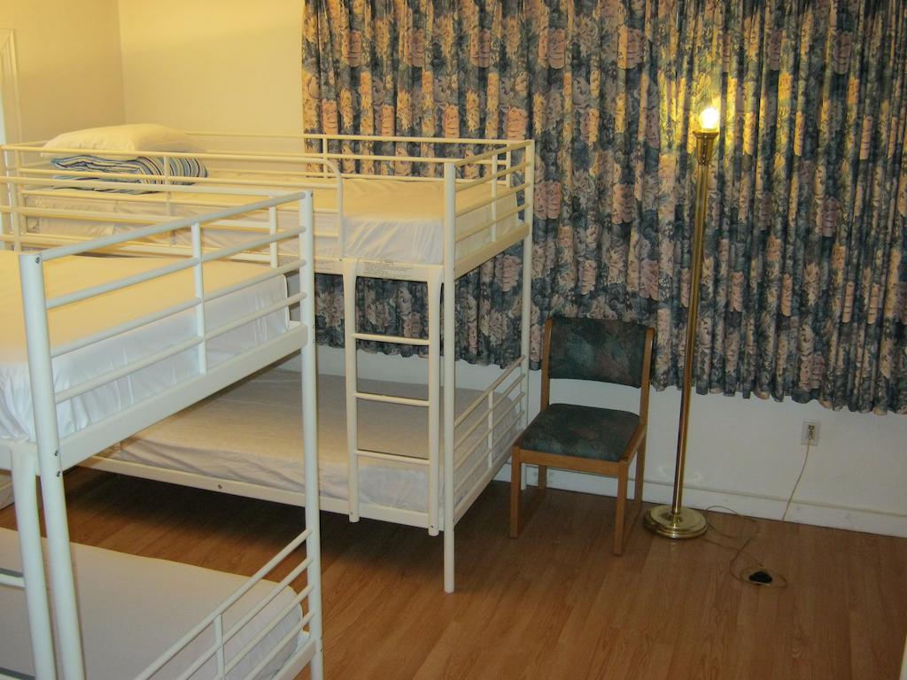 Kelowna Okanagan Lake Hostel Bagian luar foto