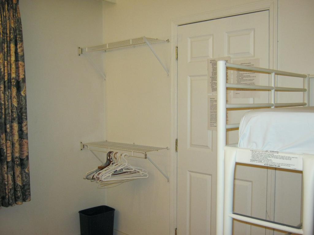 Kelowna Okanagan Lake Hostel Ruang foto