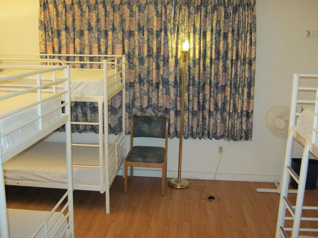 Kelowna Okanagan Lake Hostel Ruang foto