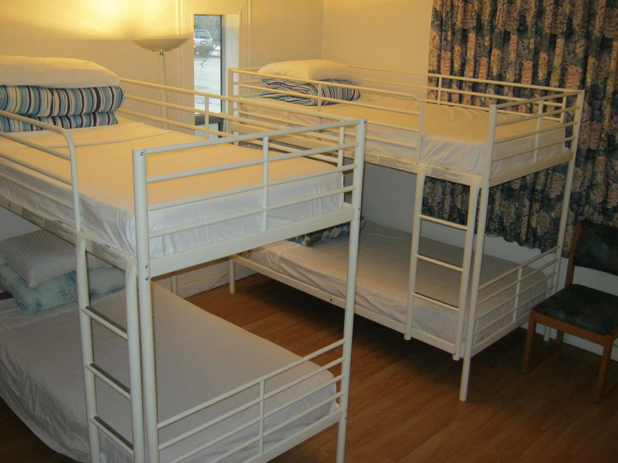 Kelowna Okanagan Lake Hostel Bagian luar foto
