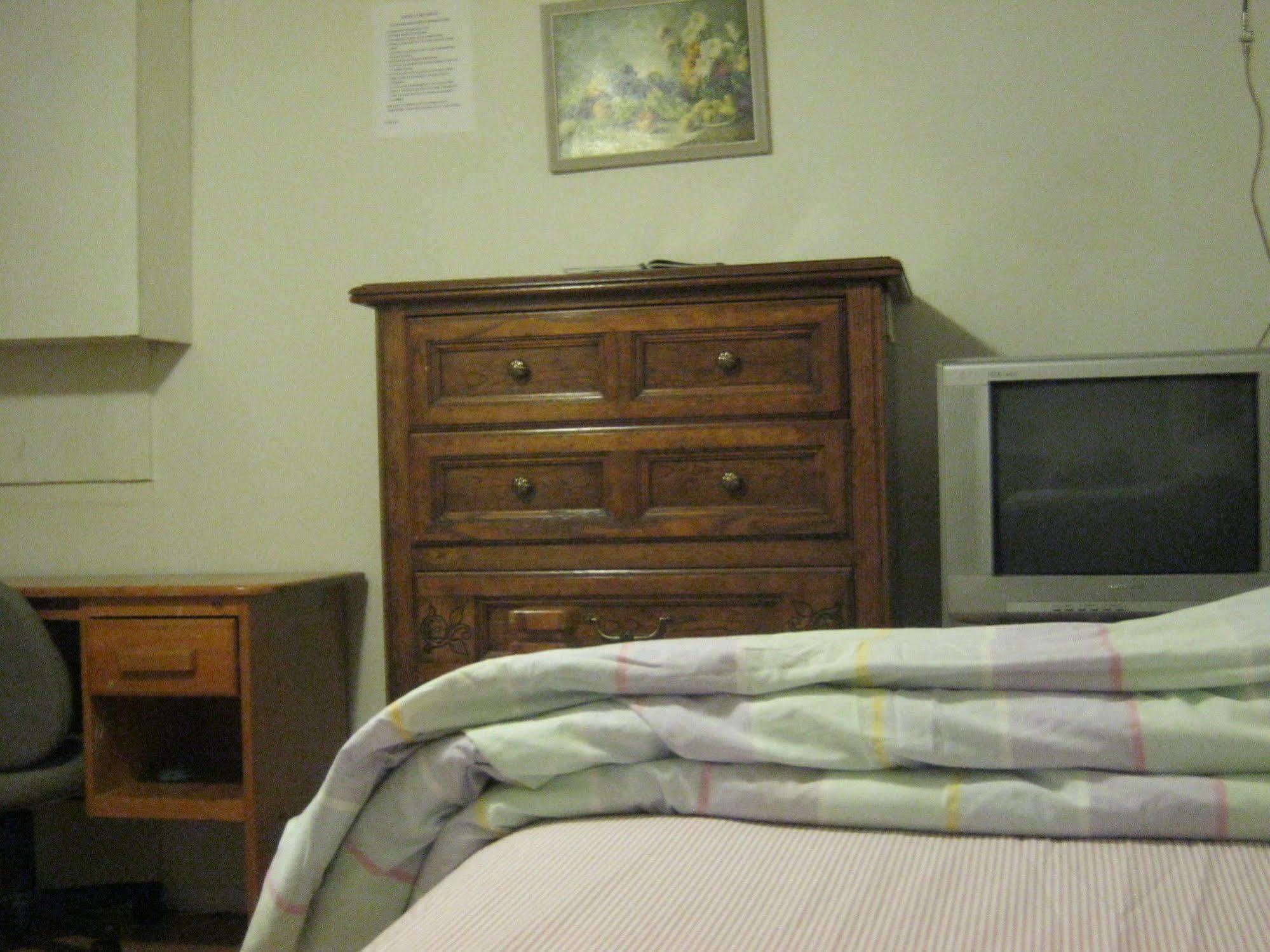 Kelowna Okanagan Lake Hostel Bagian luar foto